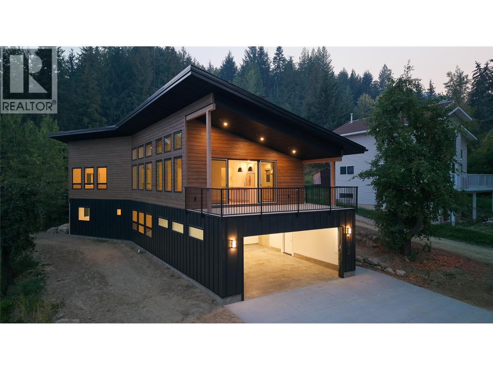 1572 Treadwell Street, Rossland