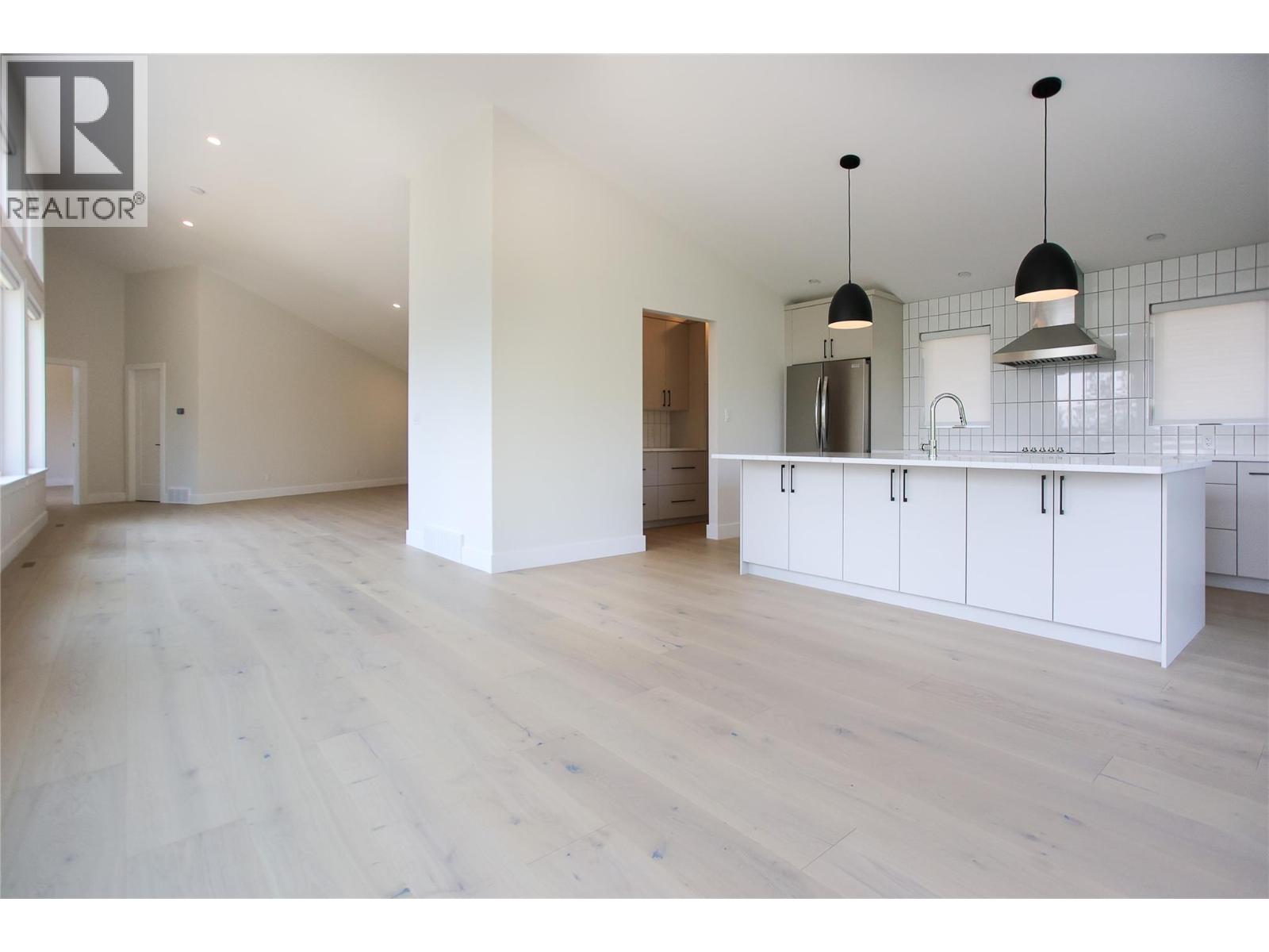 1572 Treadwell Street, Rossland