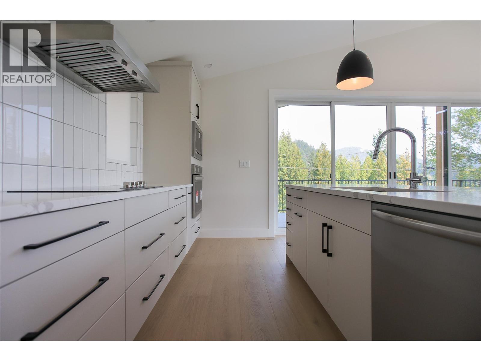 1572 Treadwell Street, Rossland