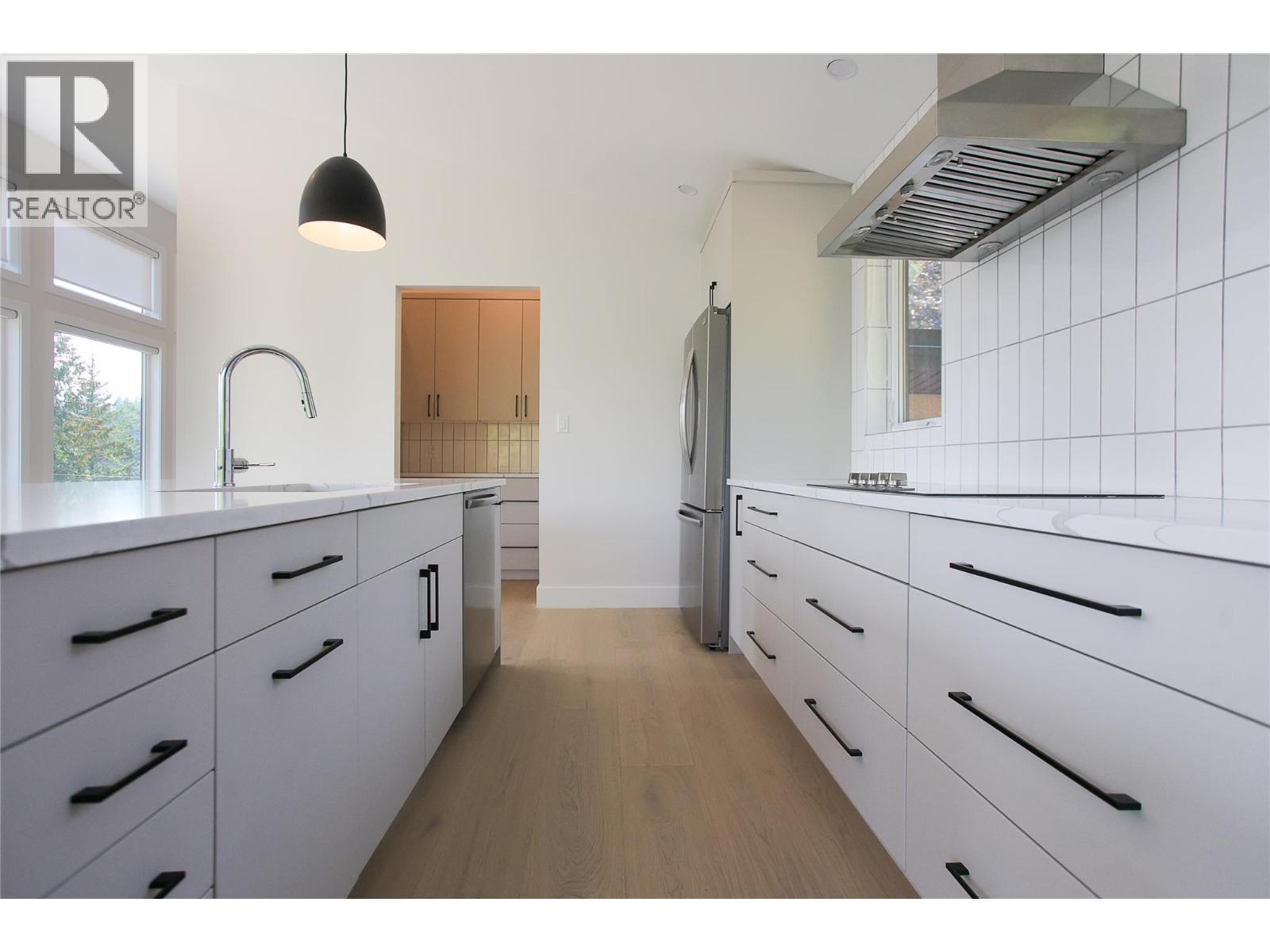 1572 Treadwell Street, Rossland