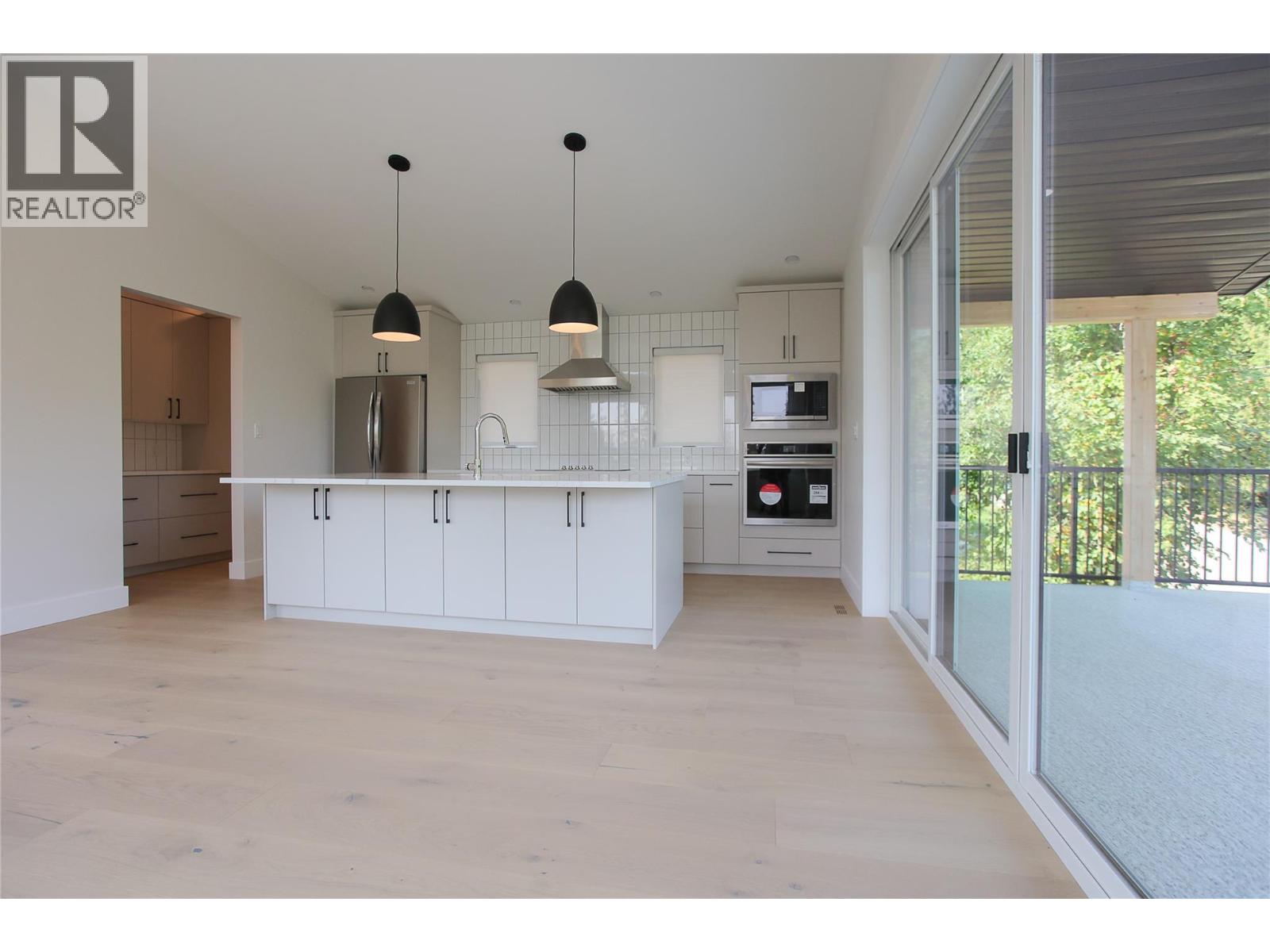 1572 Treadwell Street, Rossland