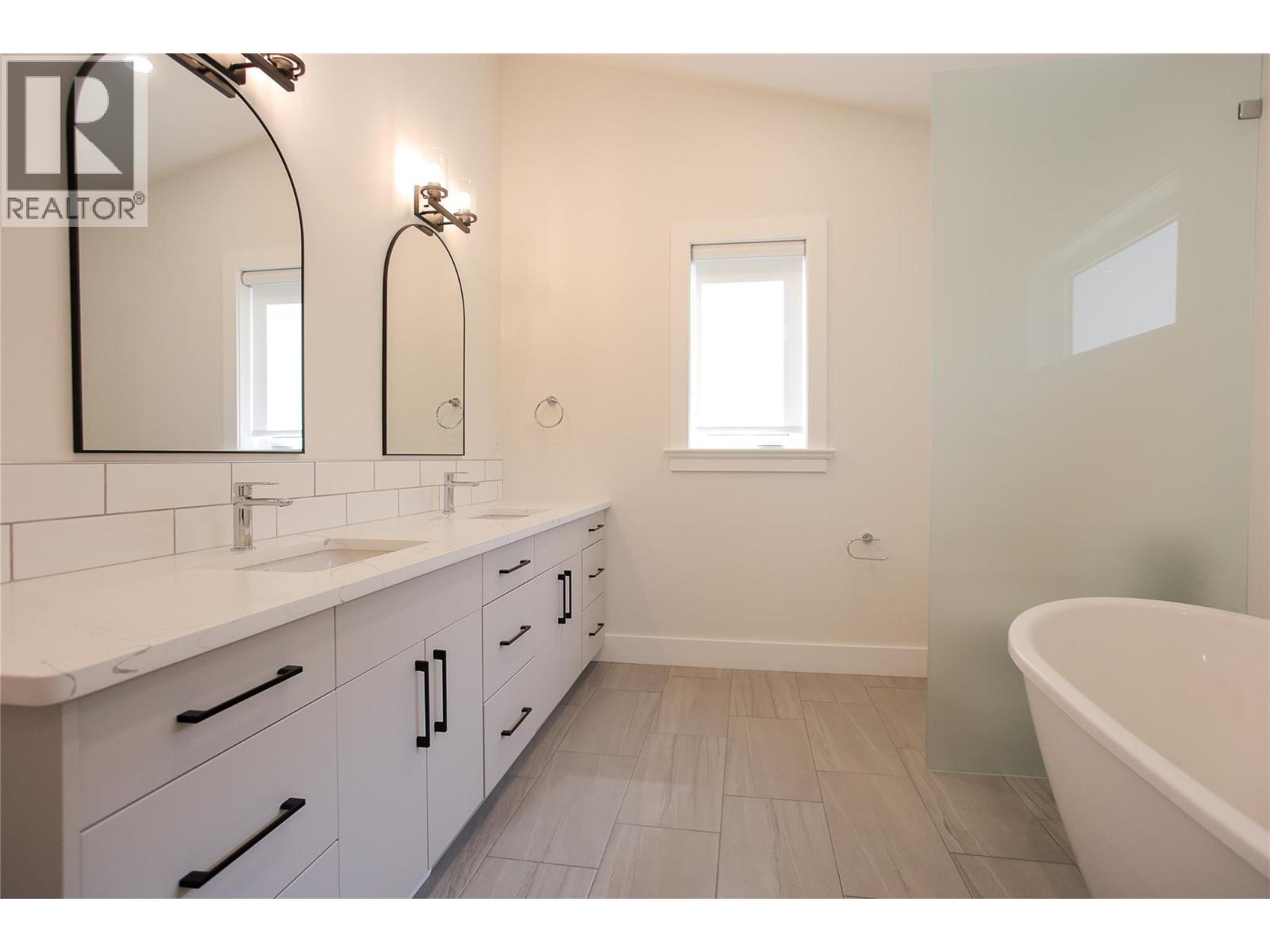 1572 Treadwell Street, Rossland