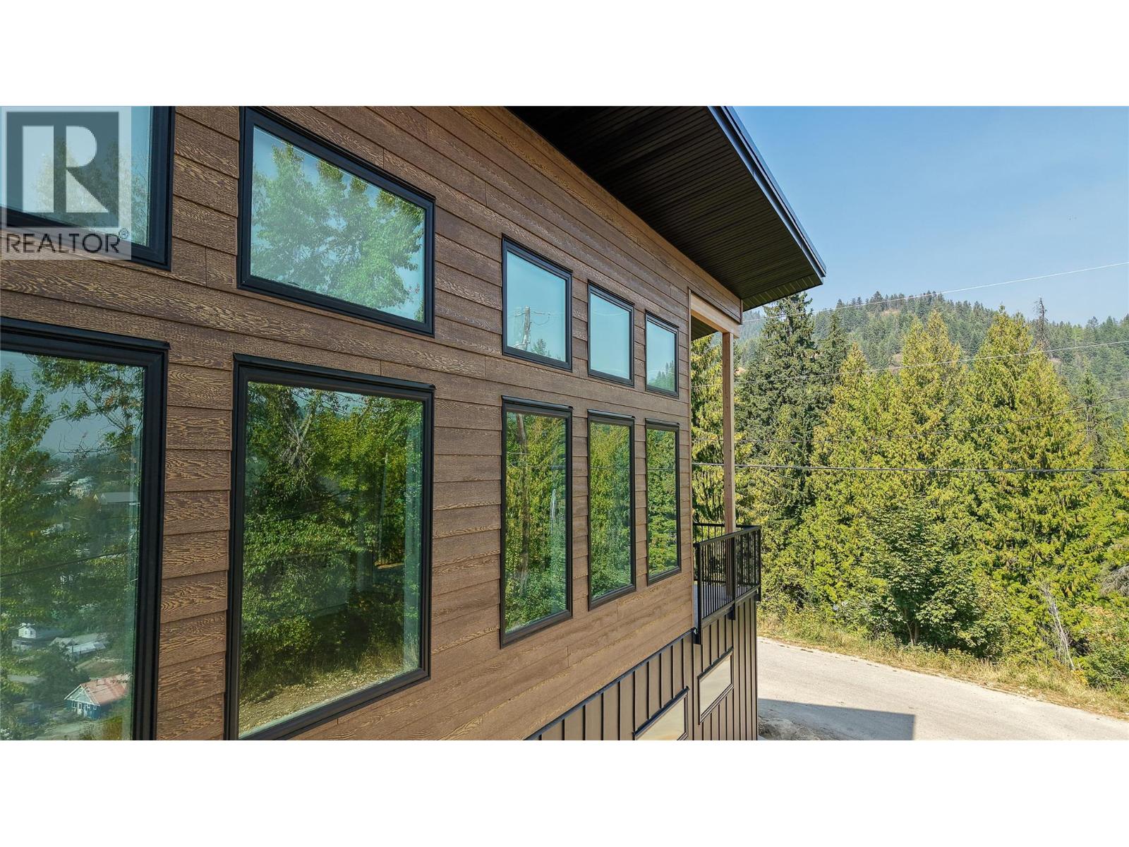 1572 Treadwell Street, Rossland