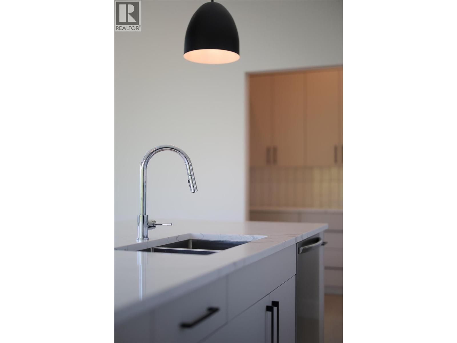 1572 Treadwell Street, Rossland