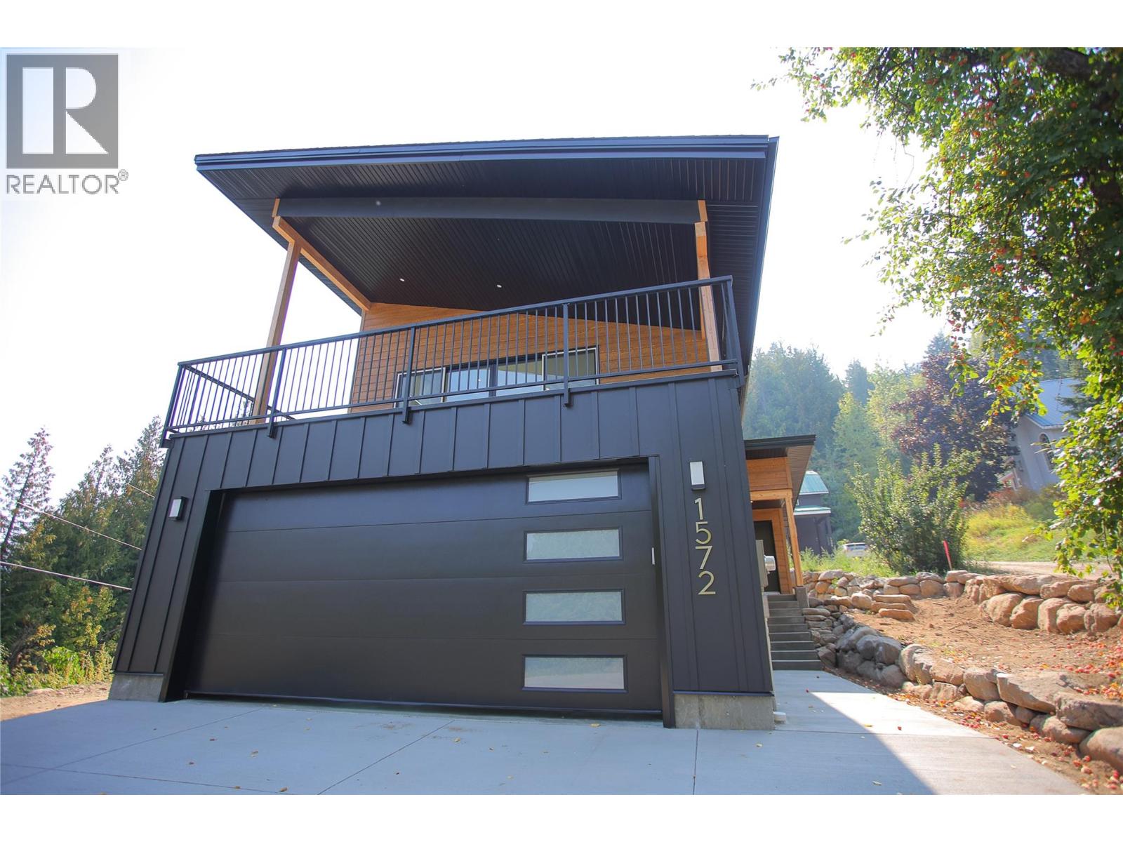 1572 Treadwell Street, Rossland