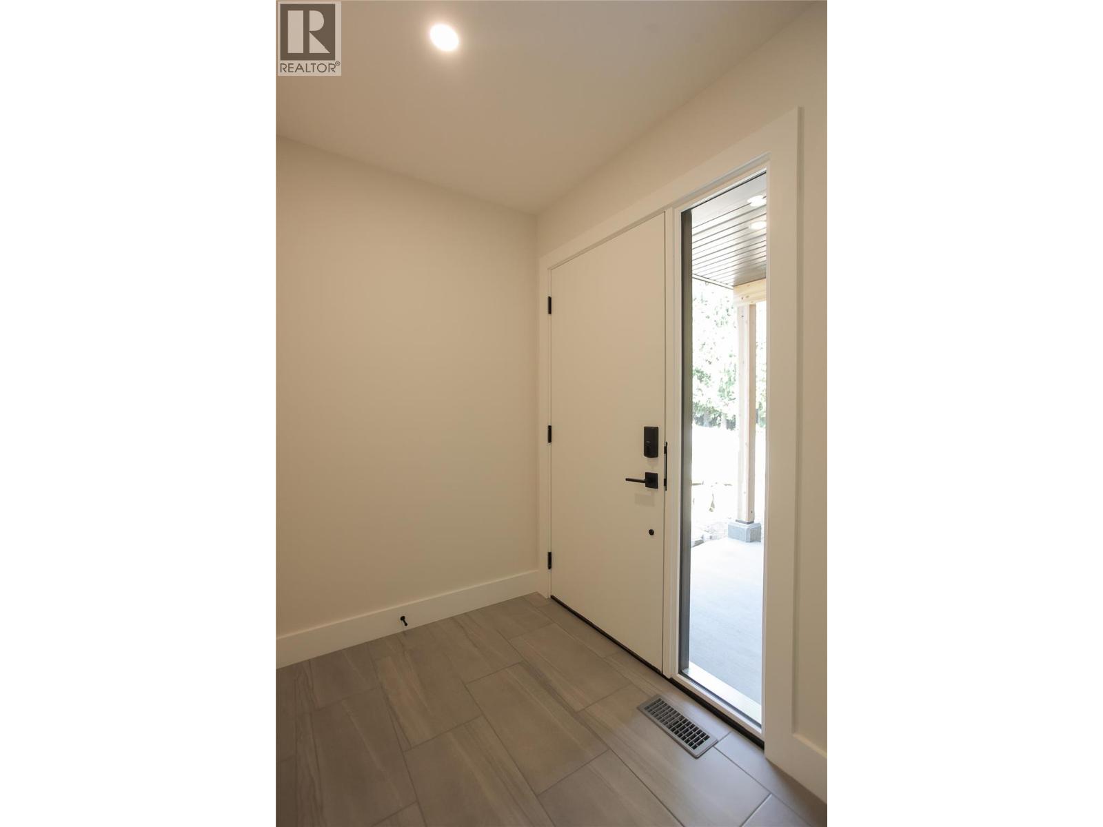 1572 Treadwell Street, Rossland