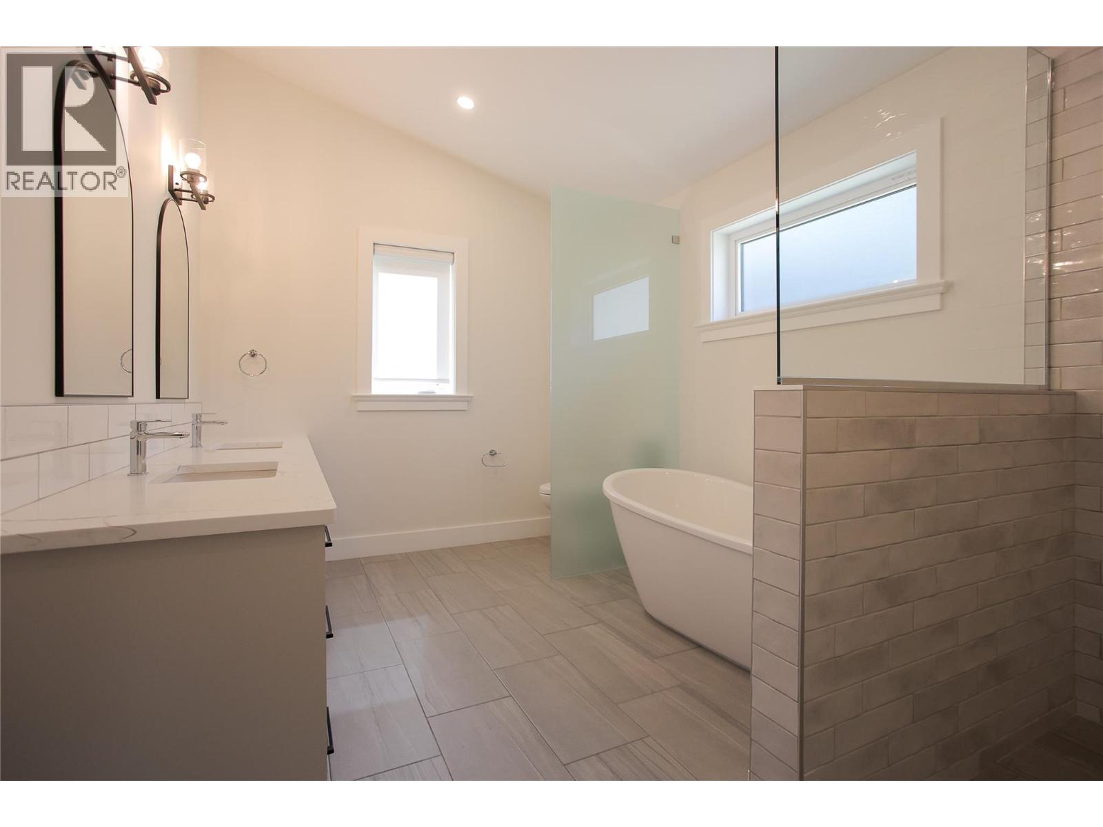 1572 Treadwell Street, Rossland