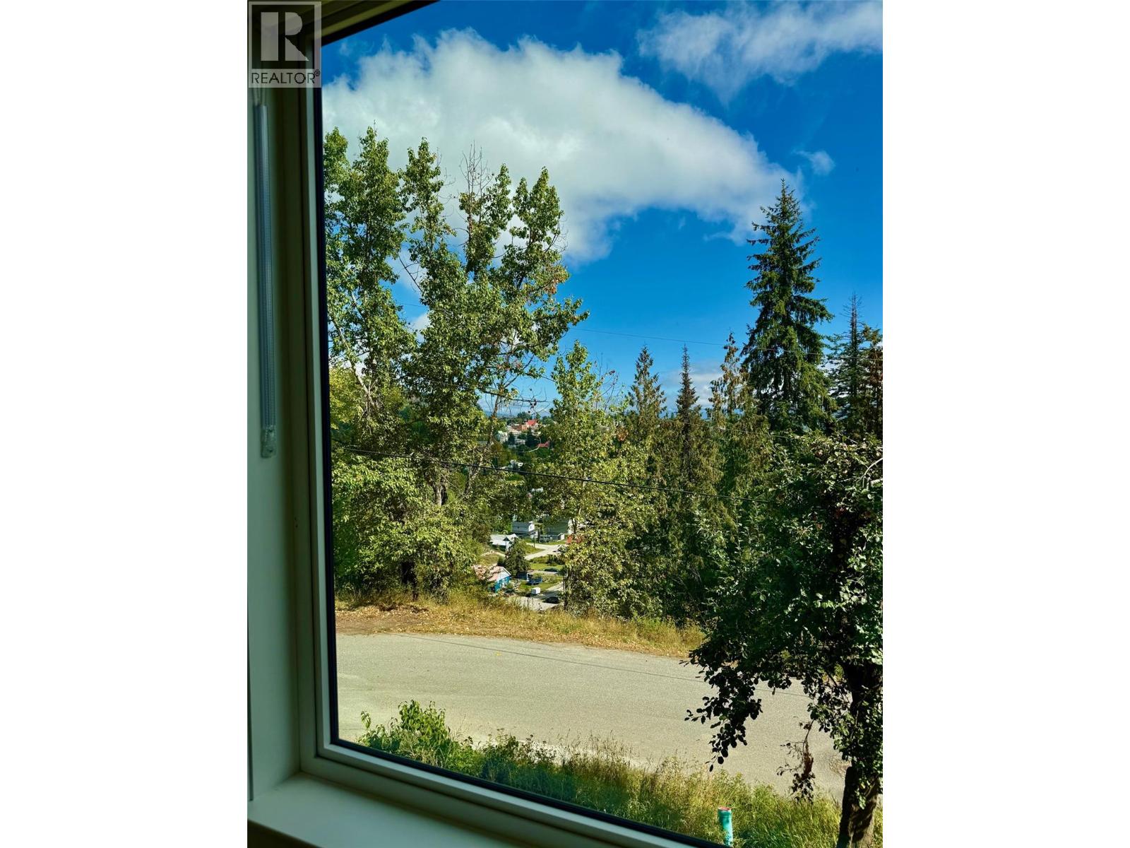 1572 Treadwell Street, Rossland