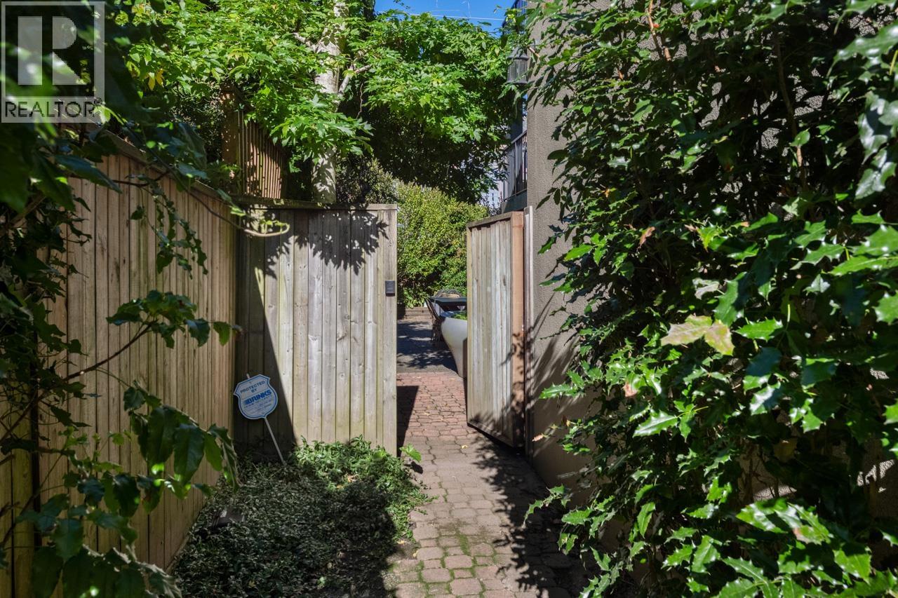 104 925 W 15TH AVENUE, Vancouver