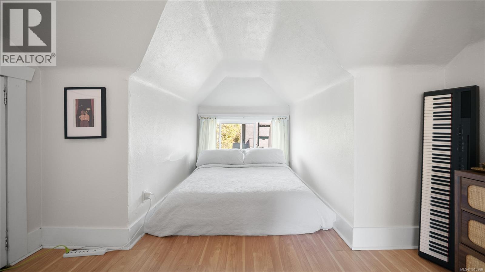 1124 Dallas Road, Victoria