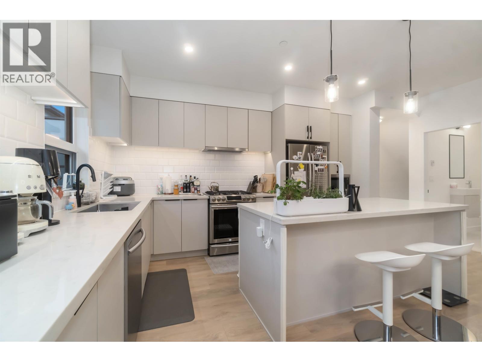 505 3105 ST GEORGE STREET, Port Moody