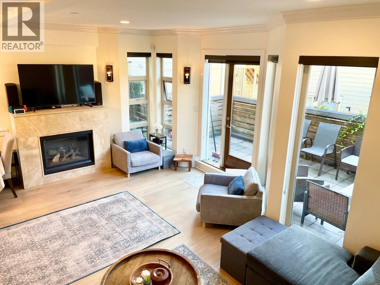 9 215 E 4TH STREET, North Vancouver
