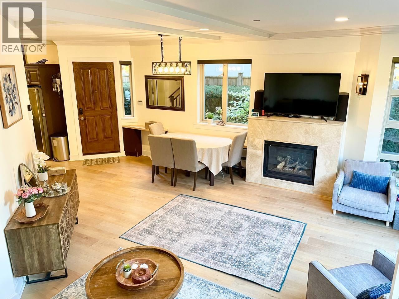 9 215 E 4TH STREET, North Vancouver