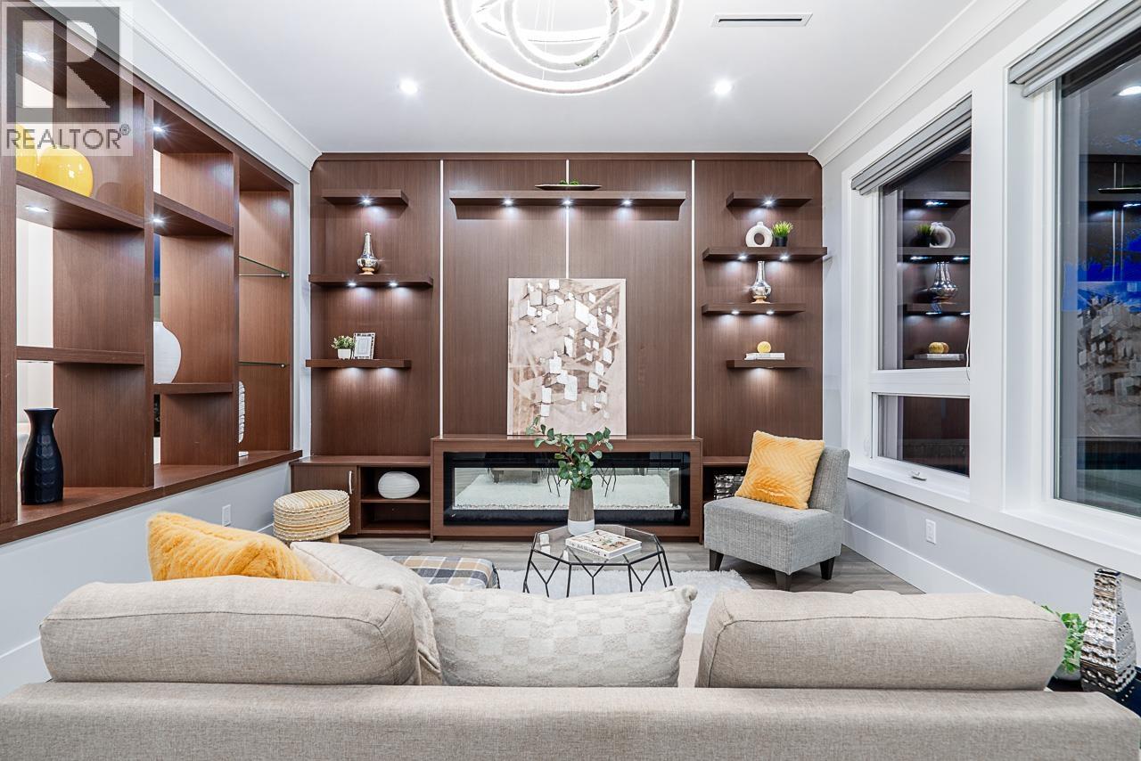 8433 10TH AVENUE, Burnaby