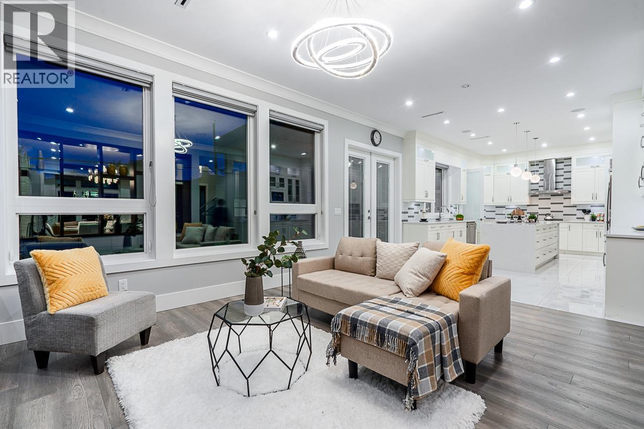 8433 10TH AVENUE, Burnaby