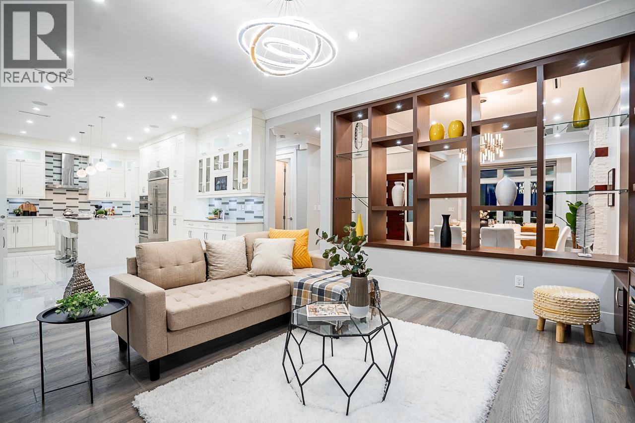 8433 10TH AVENUE, Burnaby