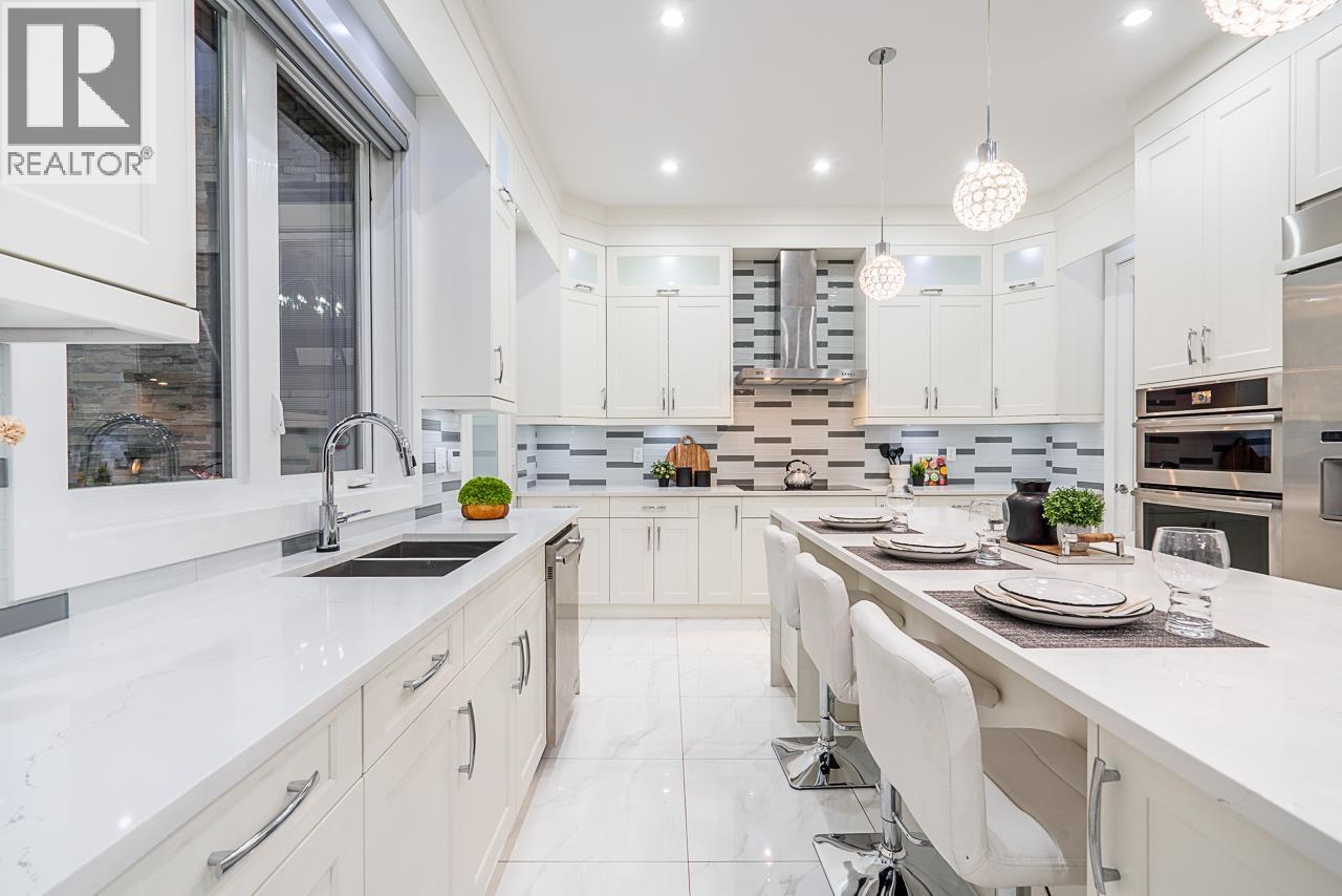 8433 10TH AVENUE, Burnaby