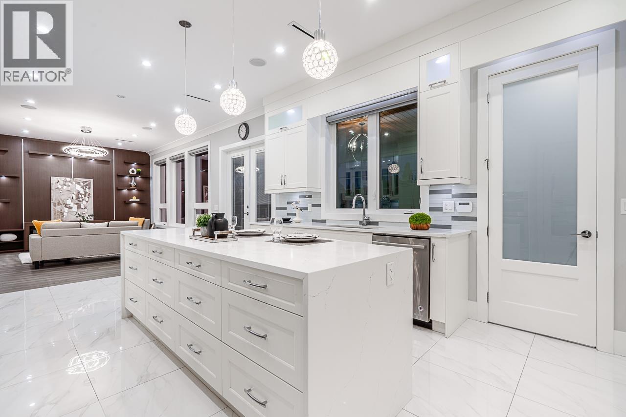 8433 10TH AVENUE, Burnaby