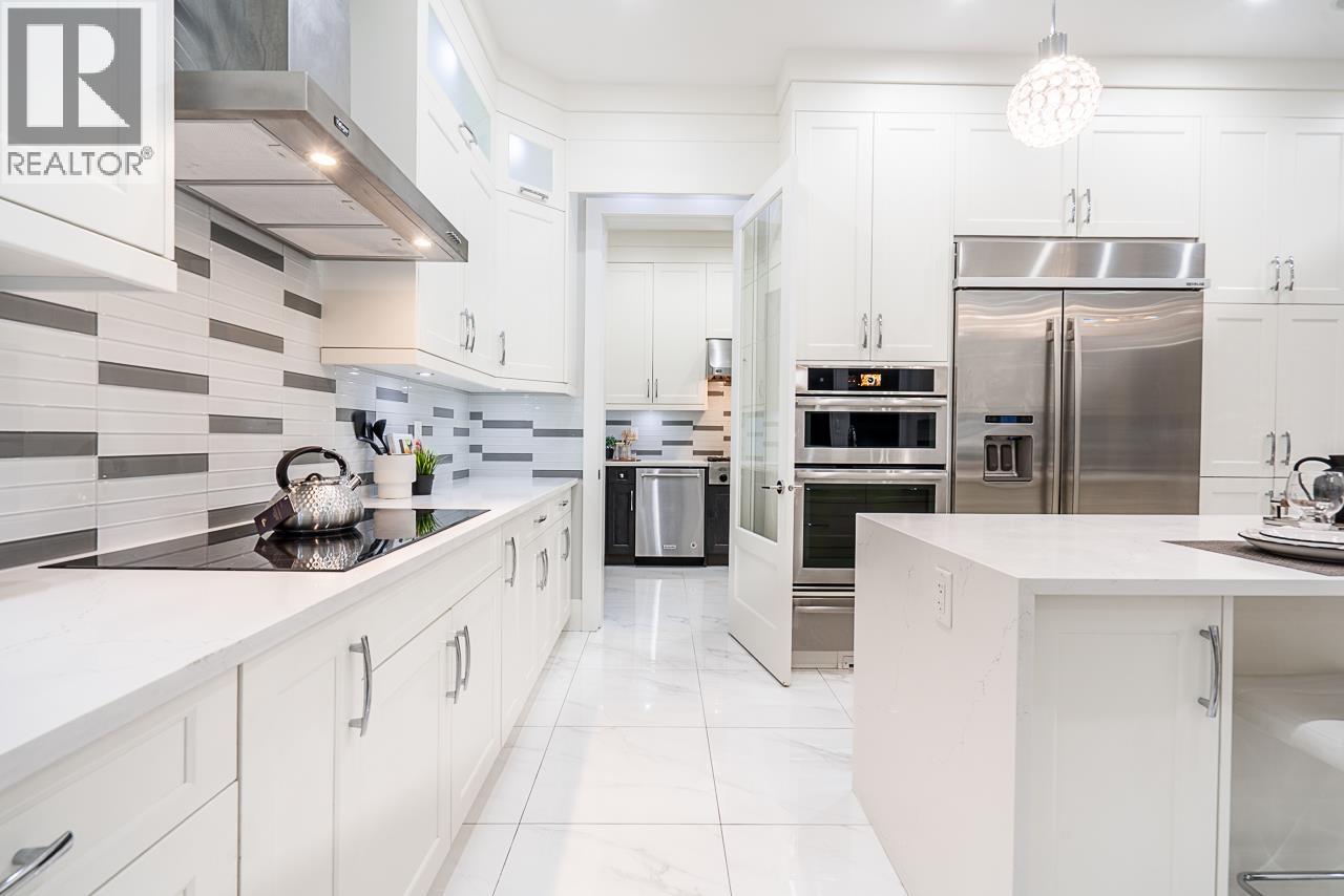 8433 10TH AVENUE, Burnaby