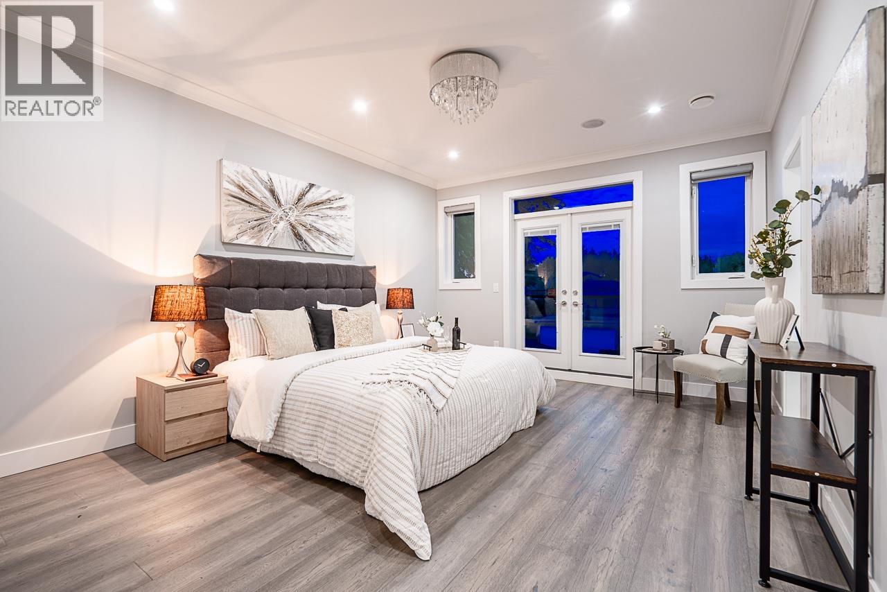 8433 10TH AVENUE, Burnaby