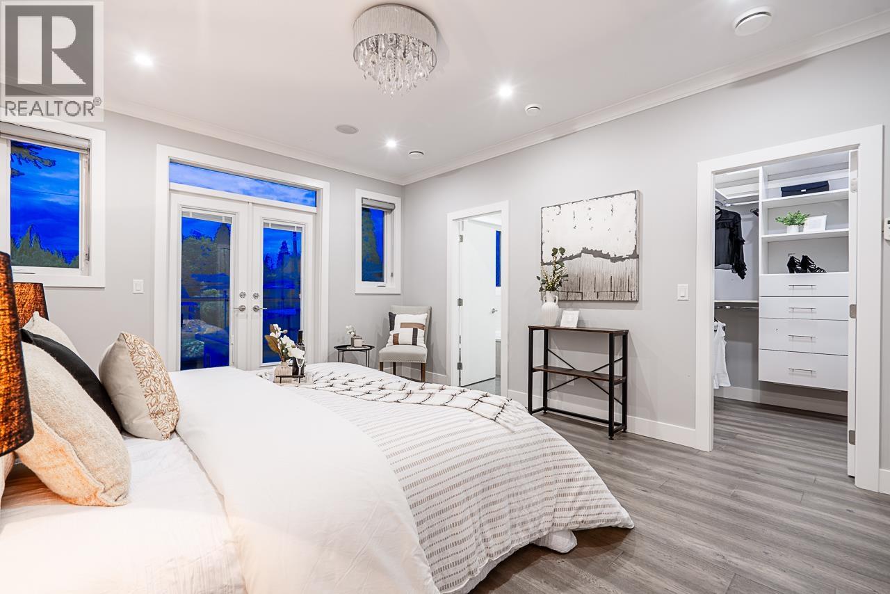 8433 10TH AVENUE, Burnaby