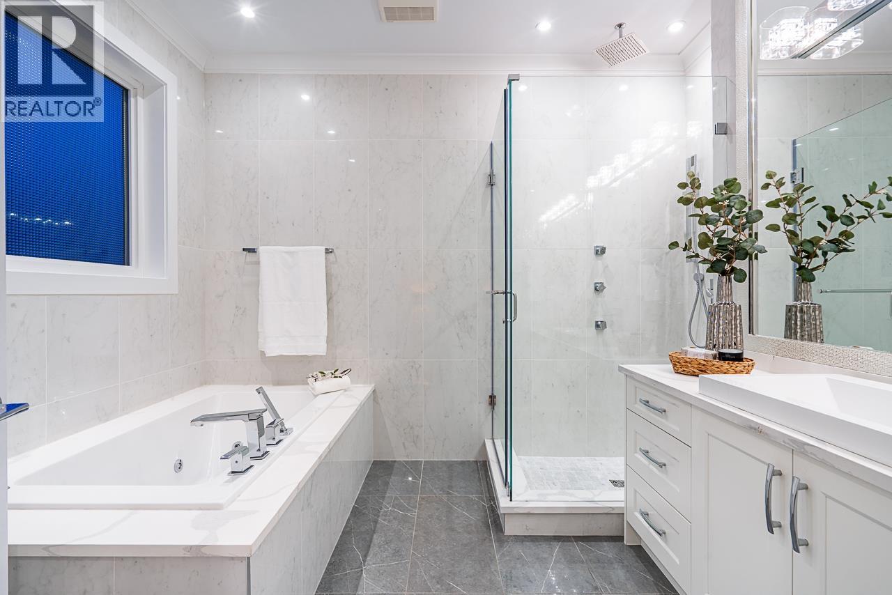 8433 10TH AVENUE, Burnaby