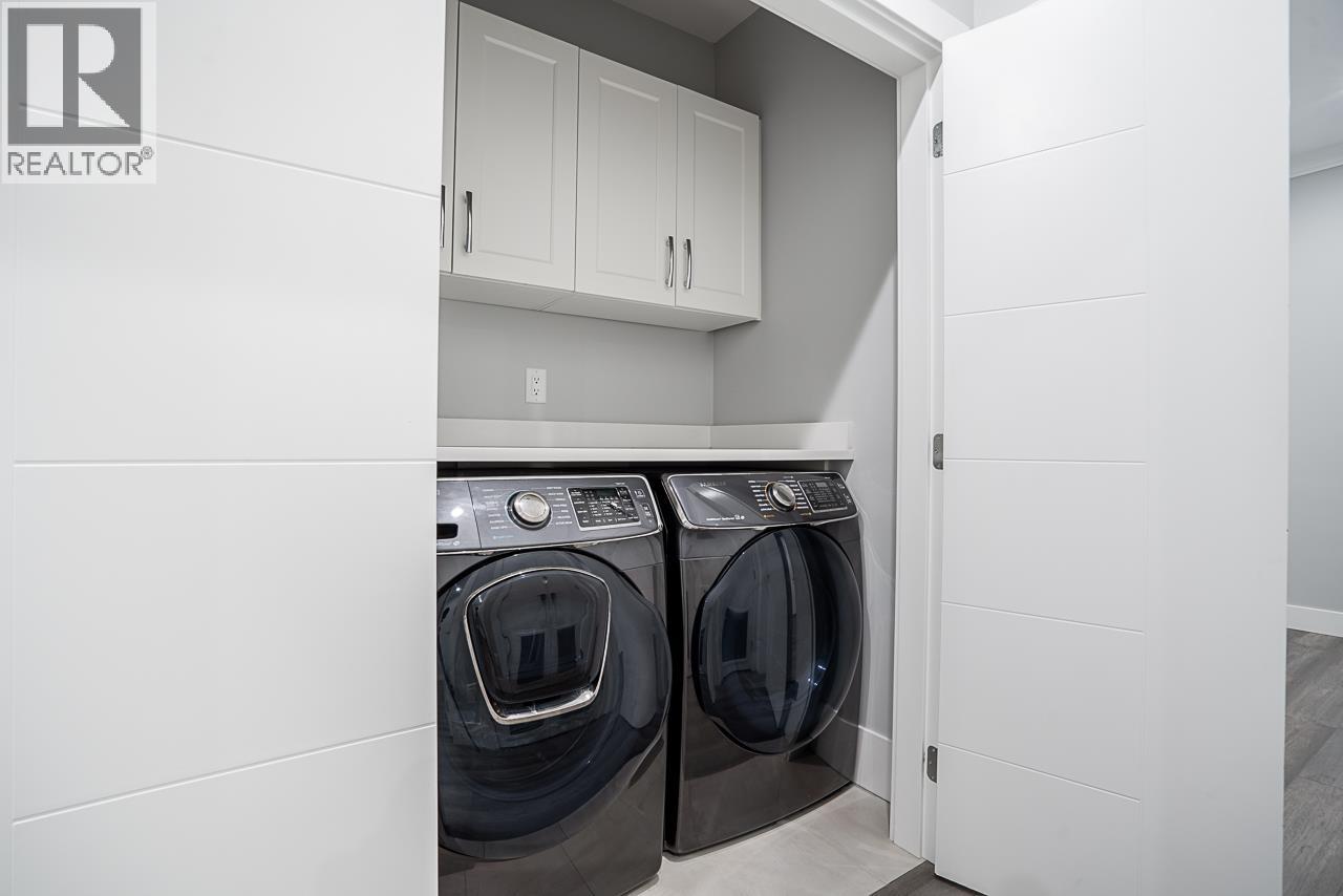 8433 10TH AVENUE, Burnaby