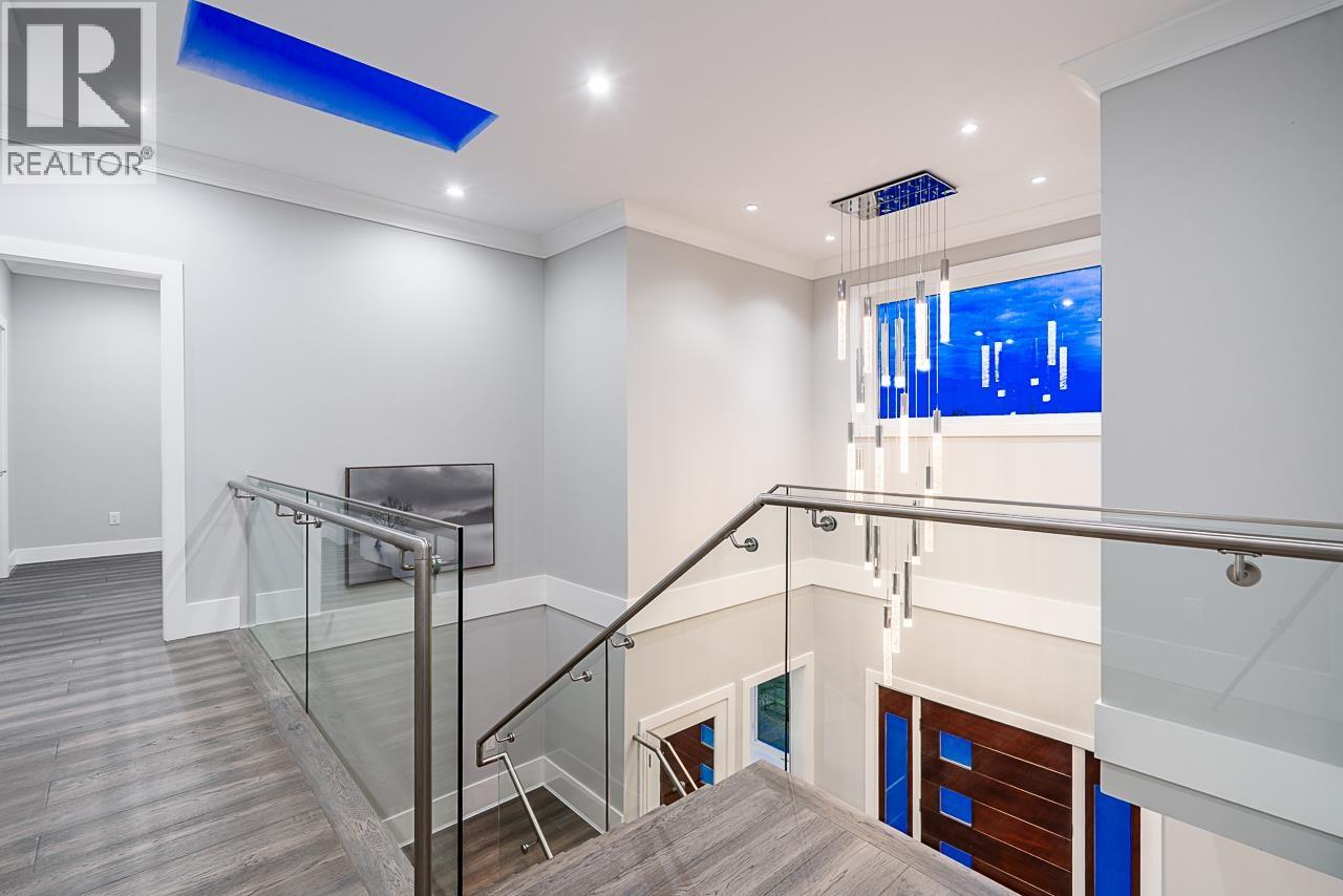 8433 10TH AVENUE, Burnaby