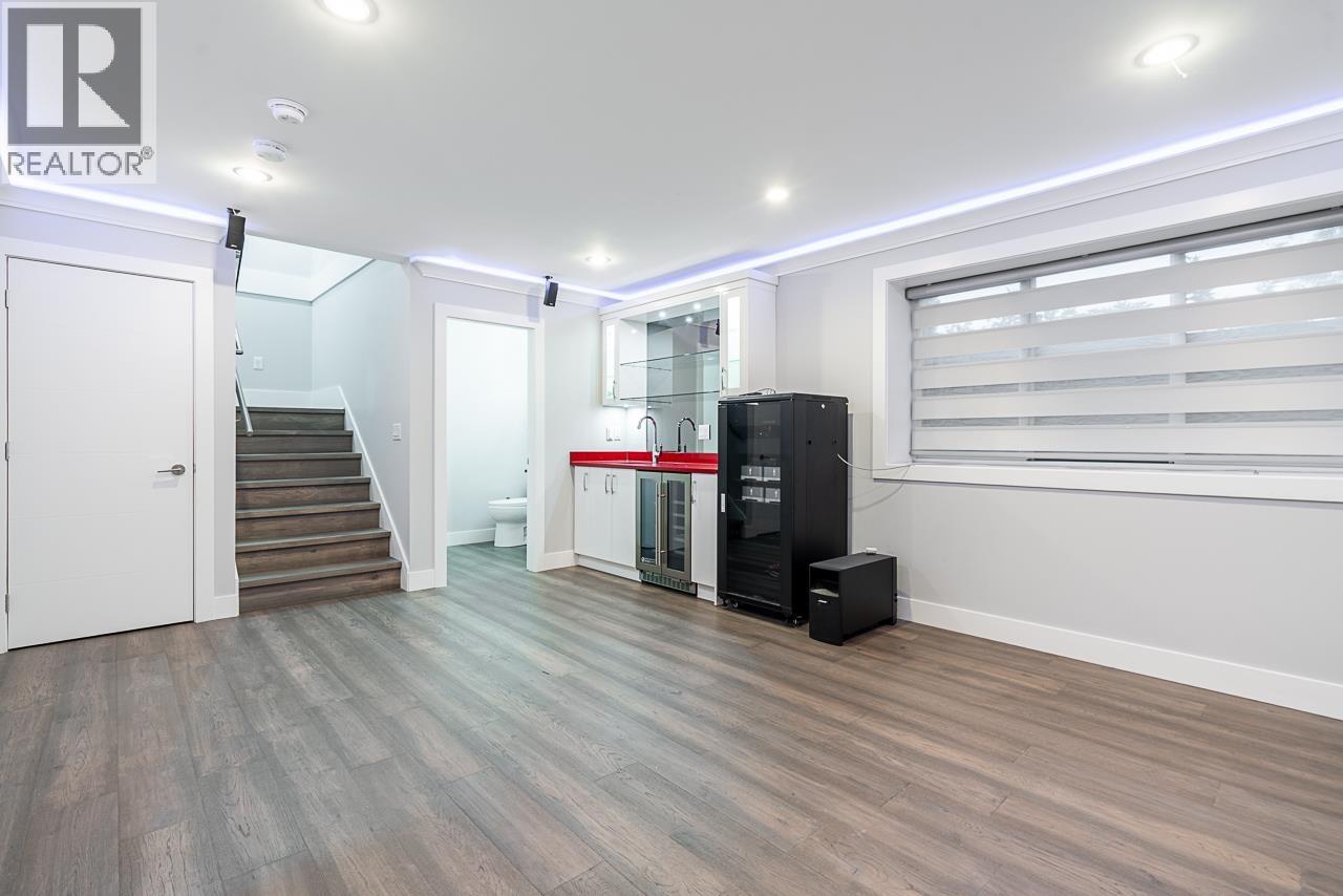 8433 10TH AVENUE, Burnaby