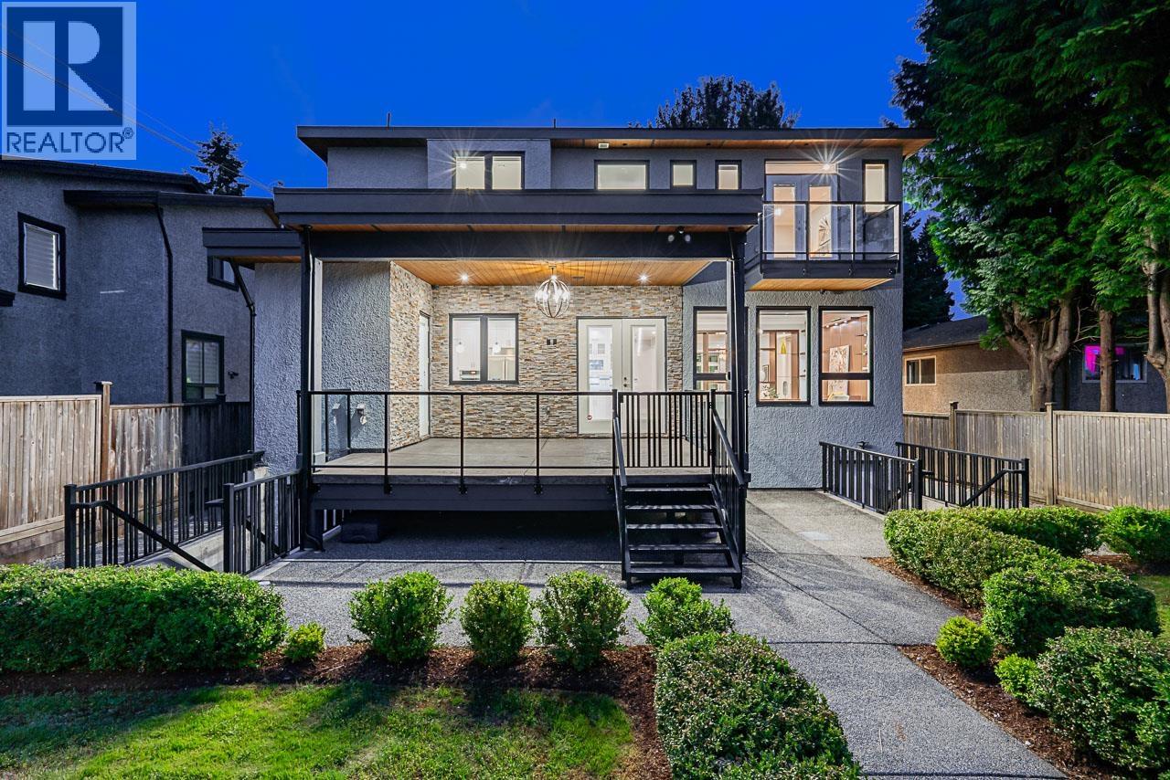 8433 10TH AVENUE, Burnaby