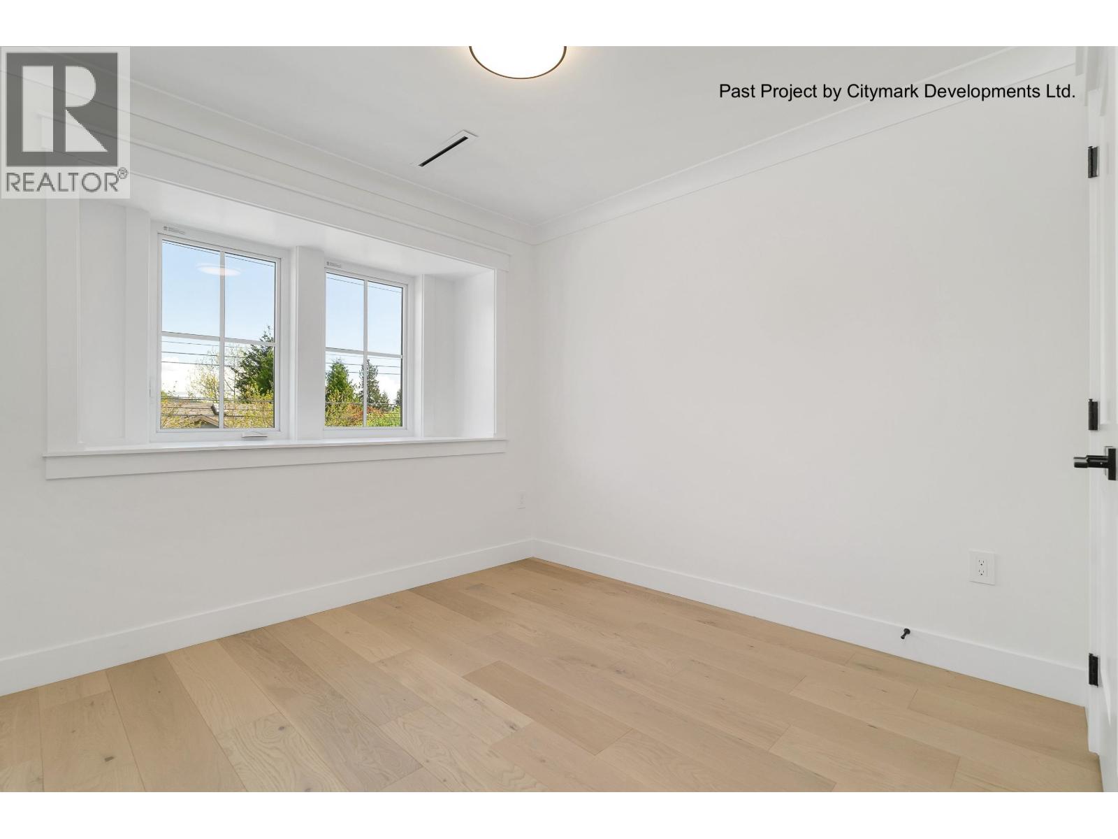 House in North Vancouver - Image 12