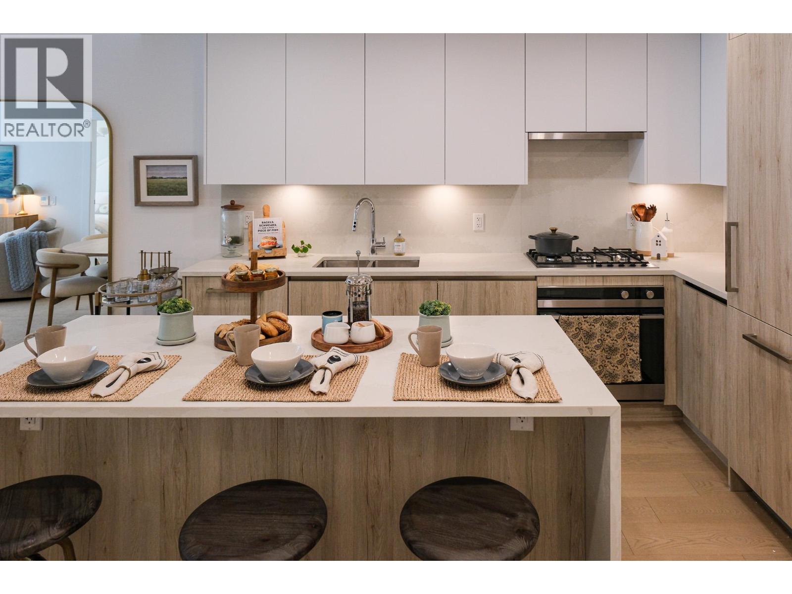 305 423 6TH STREET, West Vancouver