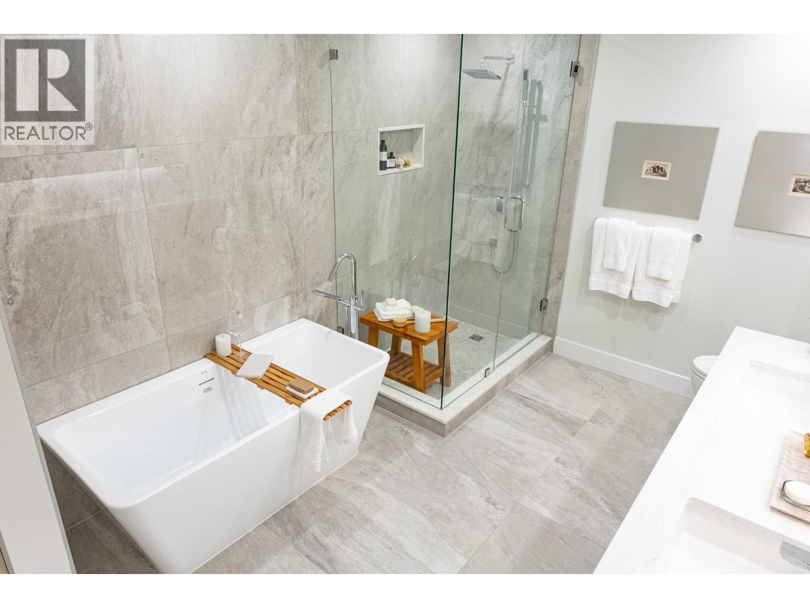 305 423 6TH STREET, West Vancouver