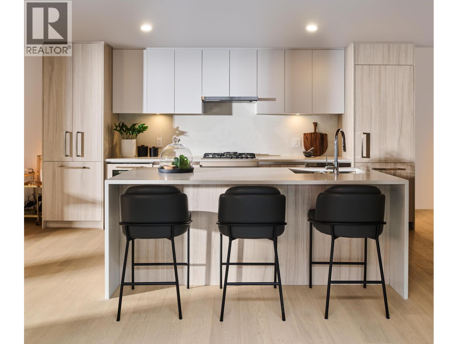 305 423 6TH STREET, West Vancouver