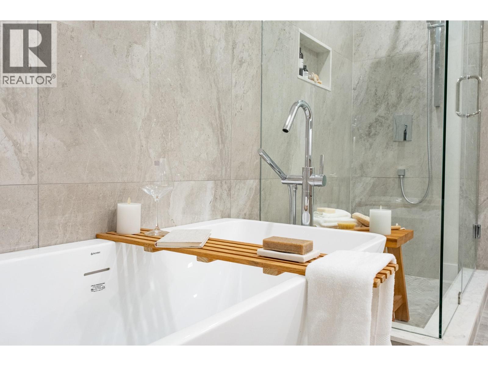 305 423 6TH STREET, West Vancouver