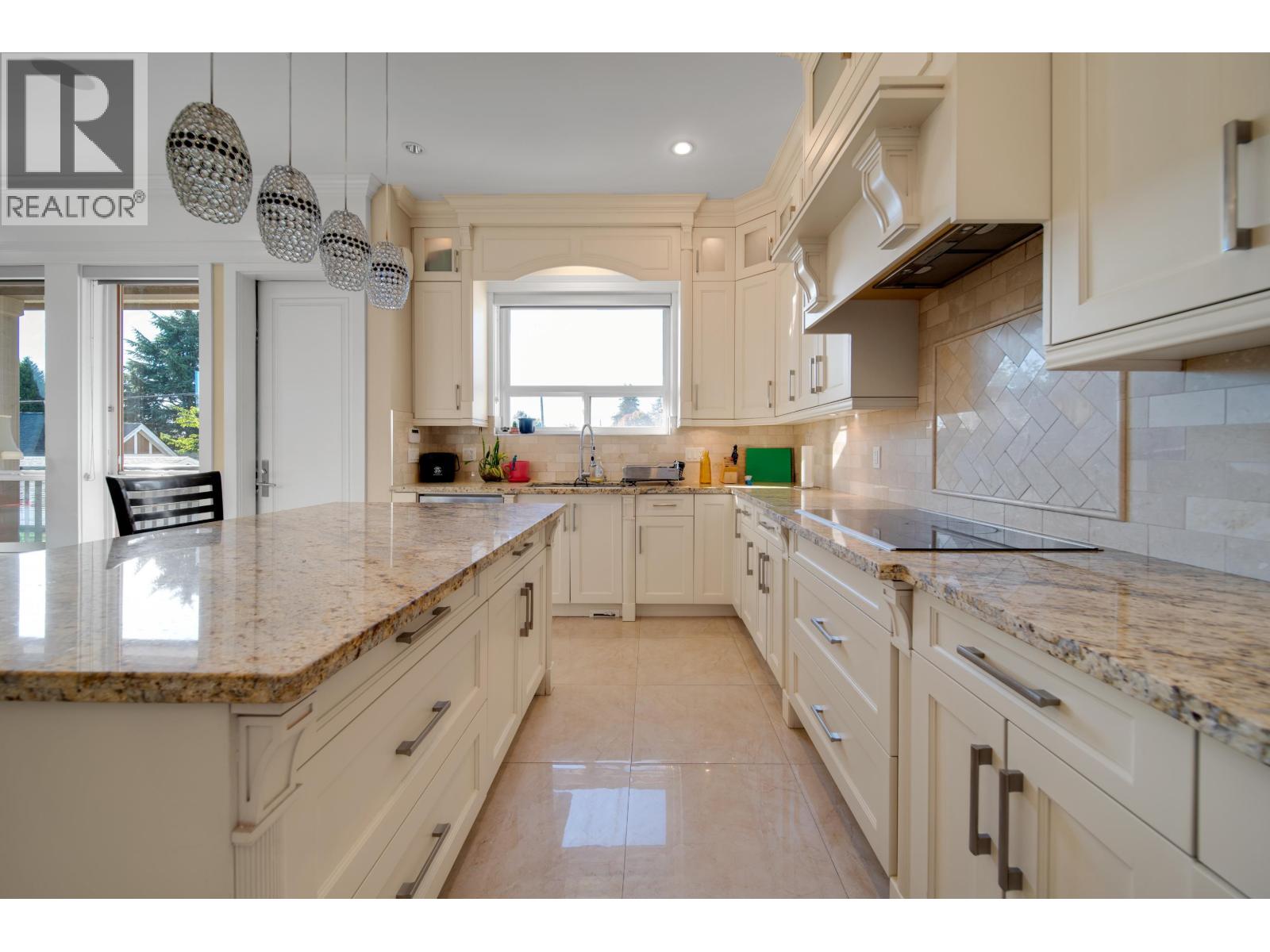 8543 ROYAL OAK AVENUE, Burnaby