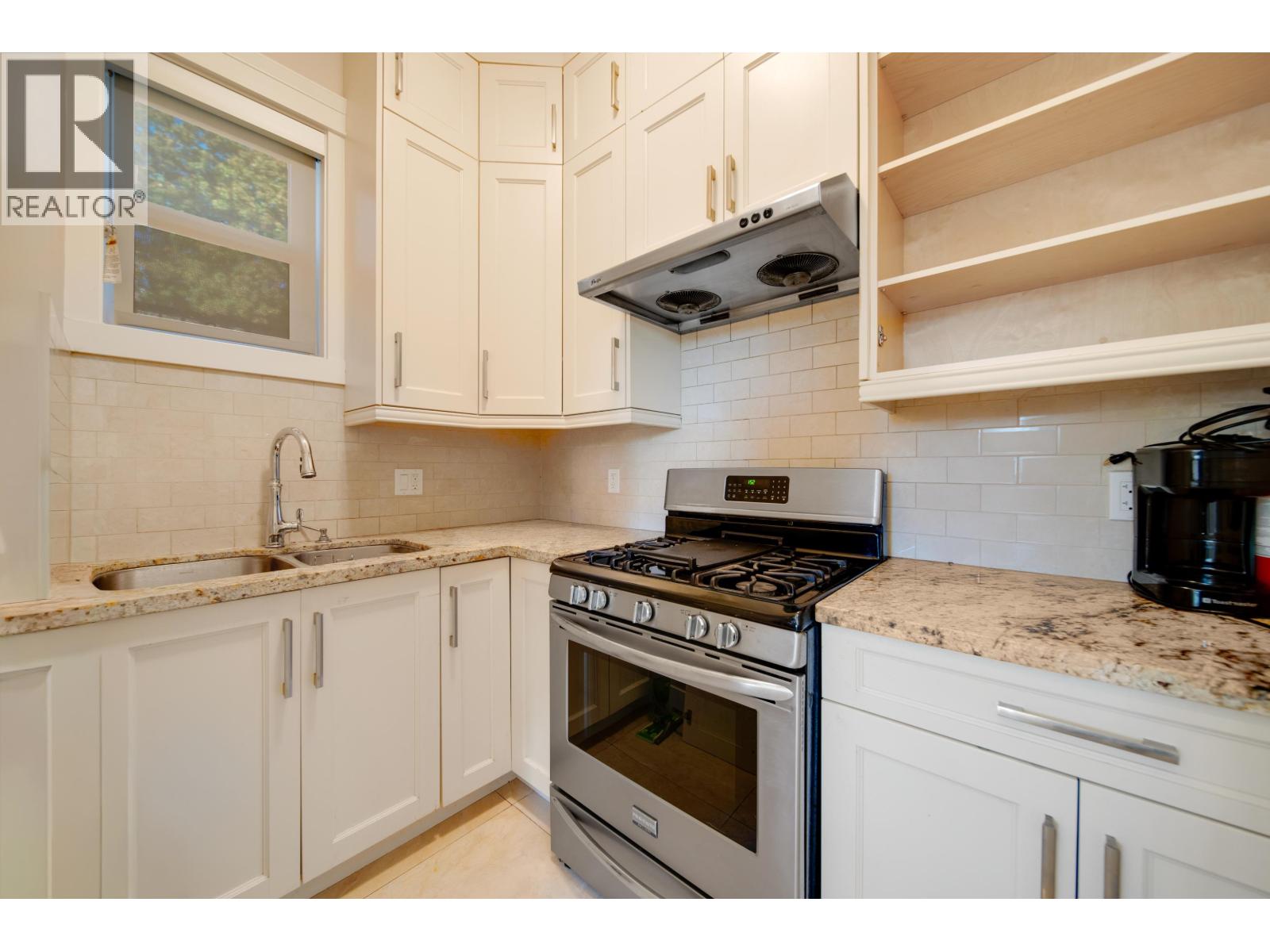 8543 ROYAL OAK AVENUE, Burnaby