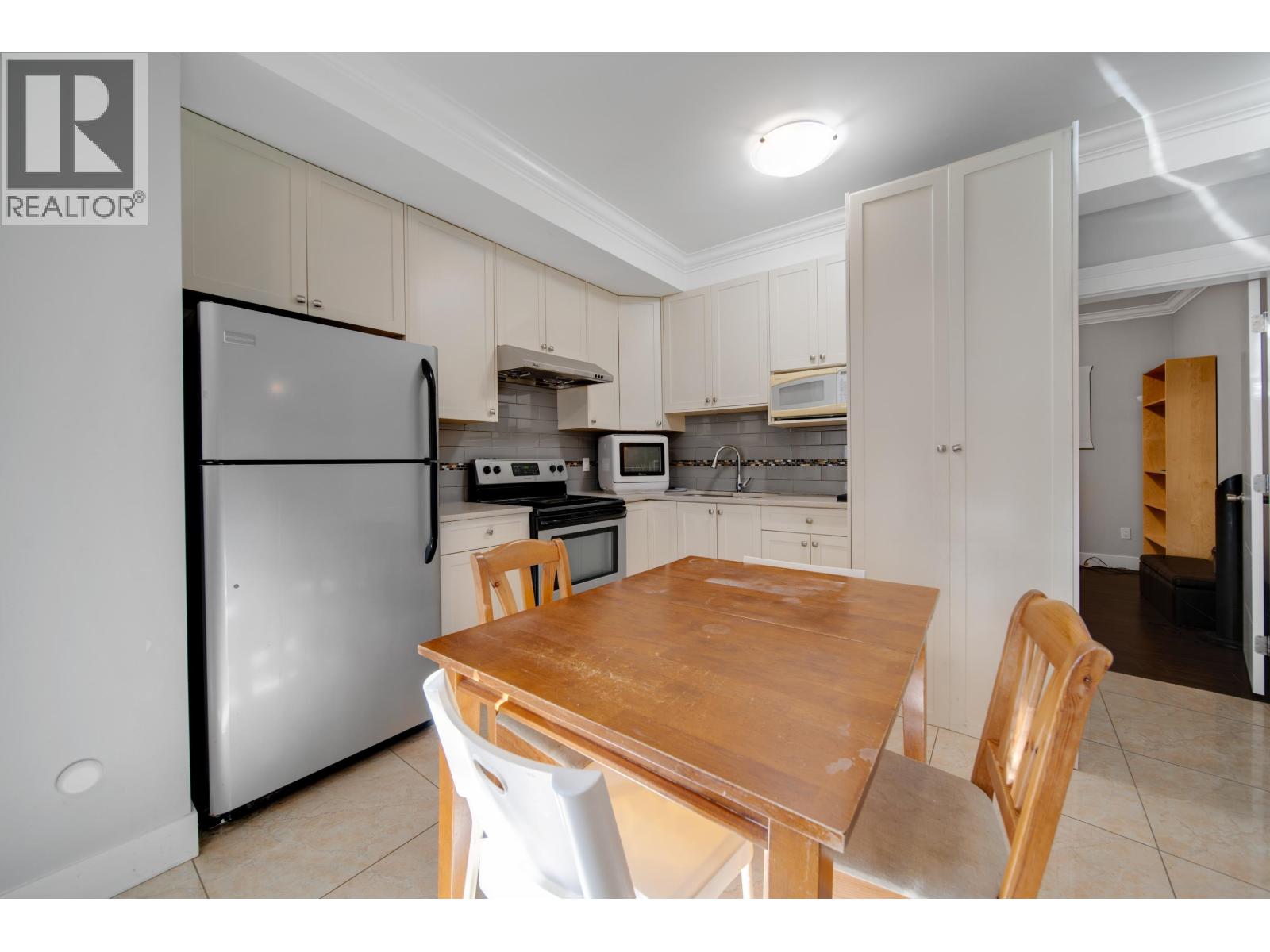 8543 ROYAL OAK AVENUE, Burnaby