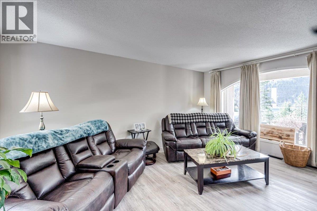 5407 ALLENDALE Crescent, Castlegar