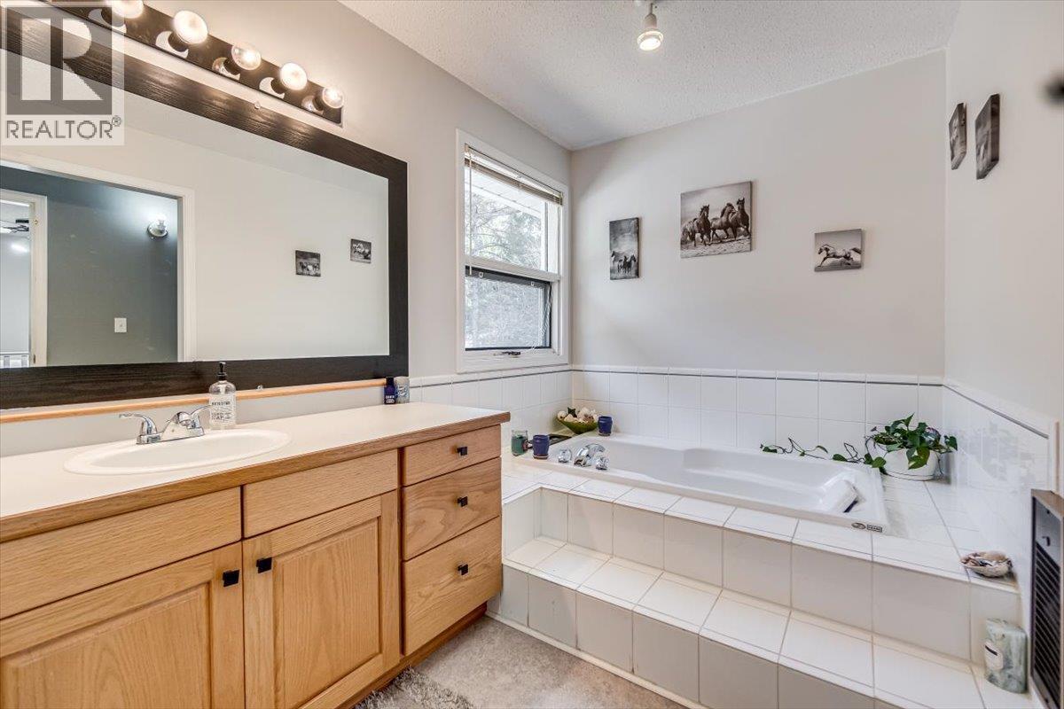 5407 ALLENDALE Crescent, Castlegar