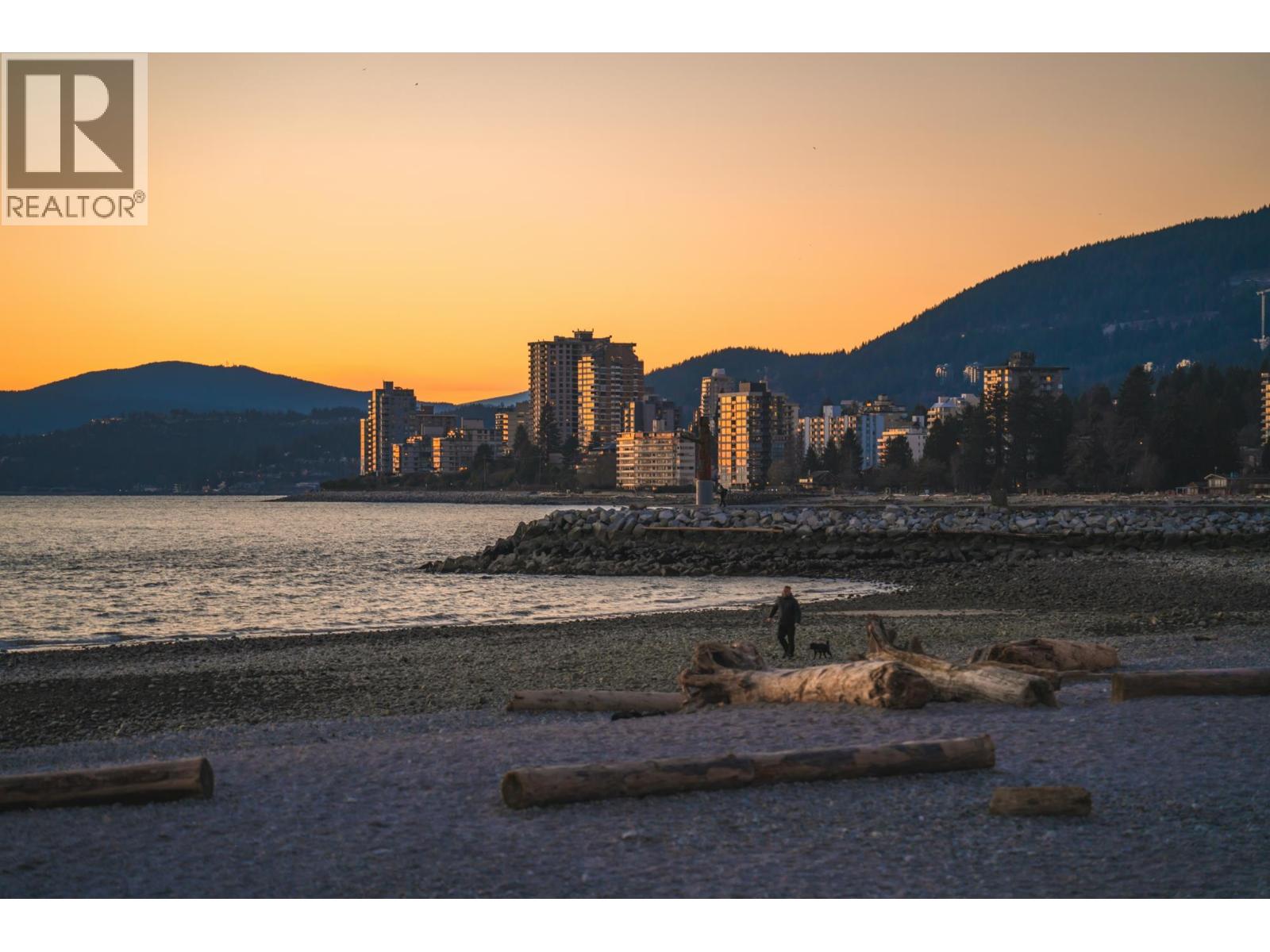 307 423 6TH STREET, West Vancouver