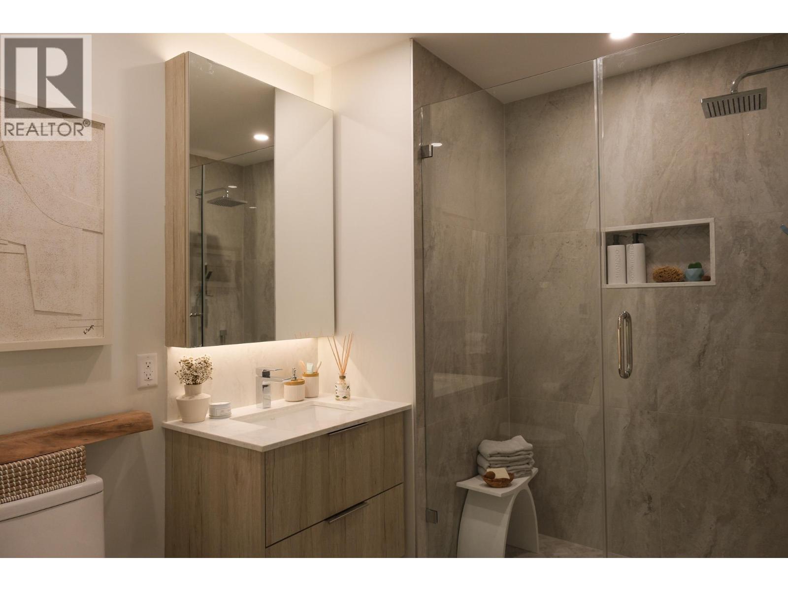 307 423 6TH STREET, West Vancouver