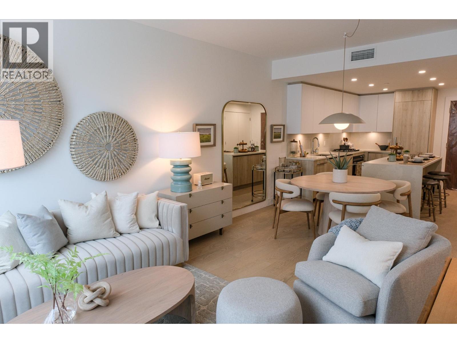 307 423 6TH STREET, West Vancouver