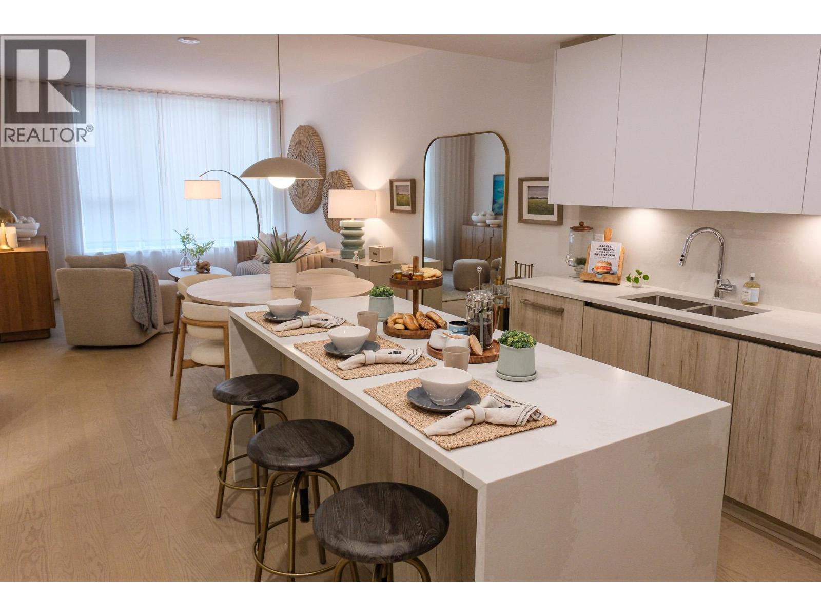 307 423 6TH STREET, West Vancouver