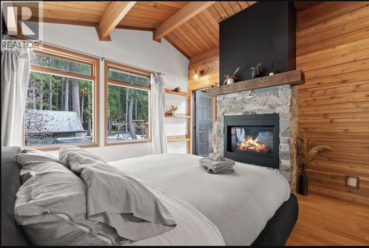 2040 MIDNIGHT WAY, Squamish