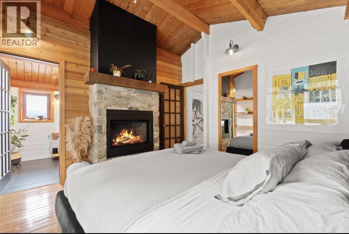 2040 MIDNIGHT WAY, Squamish