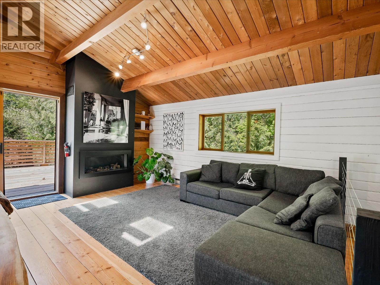 2040 MIDNIGHT WAY, Squamish