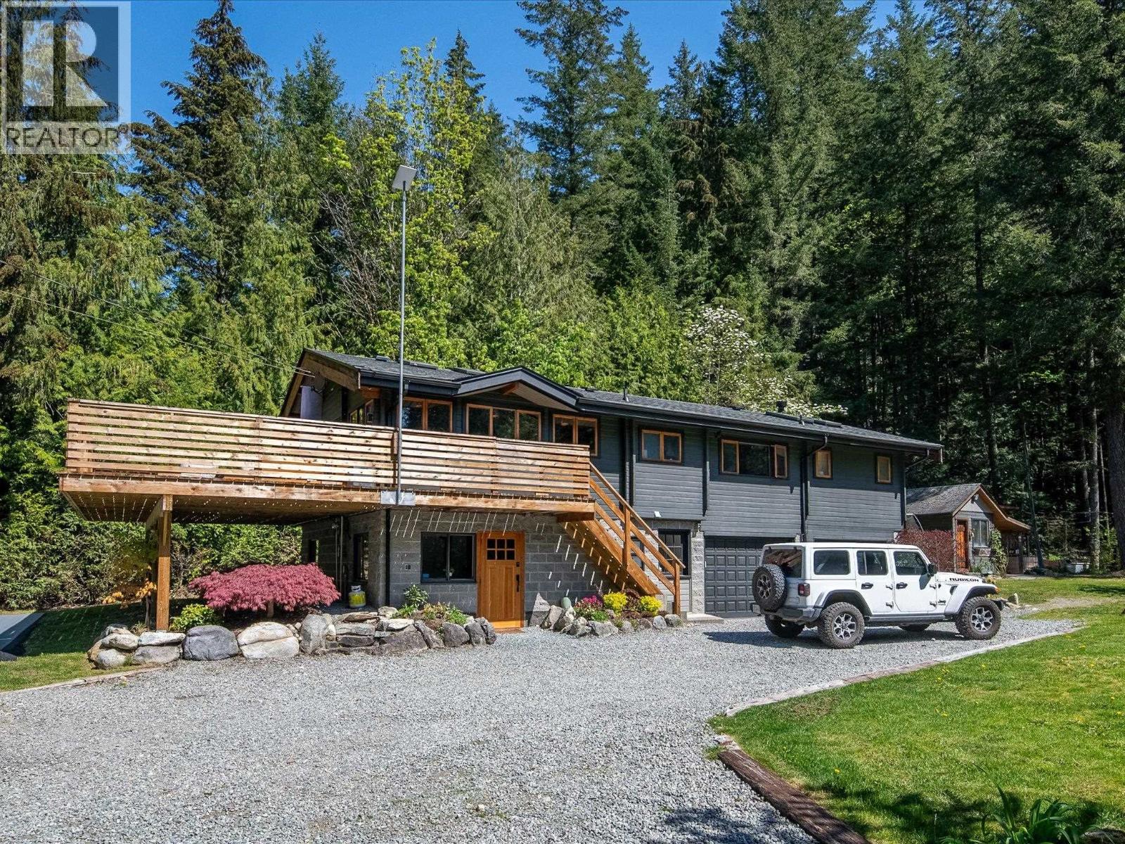 2040 MIDNIGHT WAY, Squamish