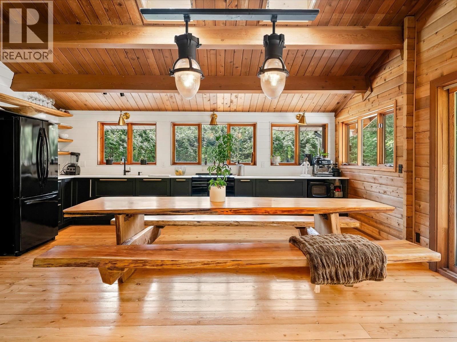 2040 MIDNIGHT WAY, Squamish