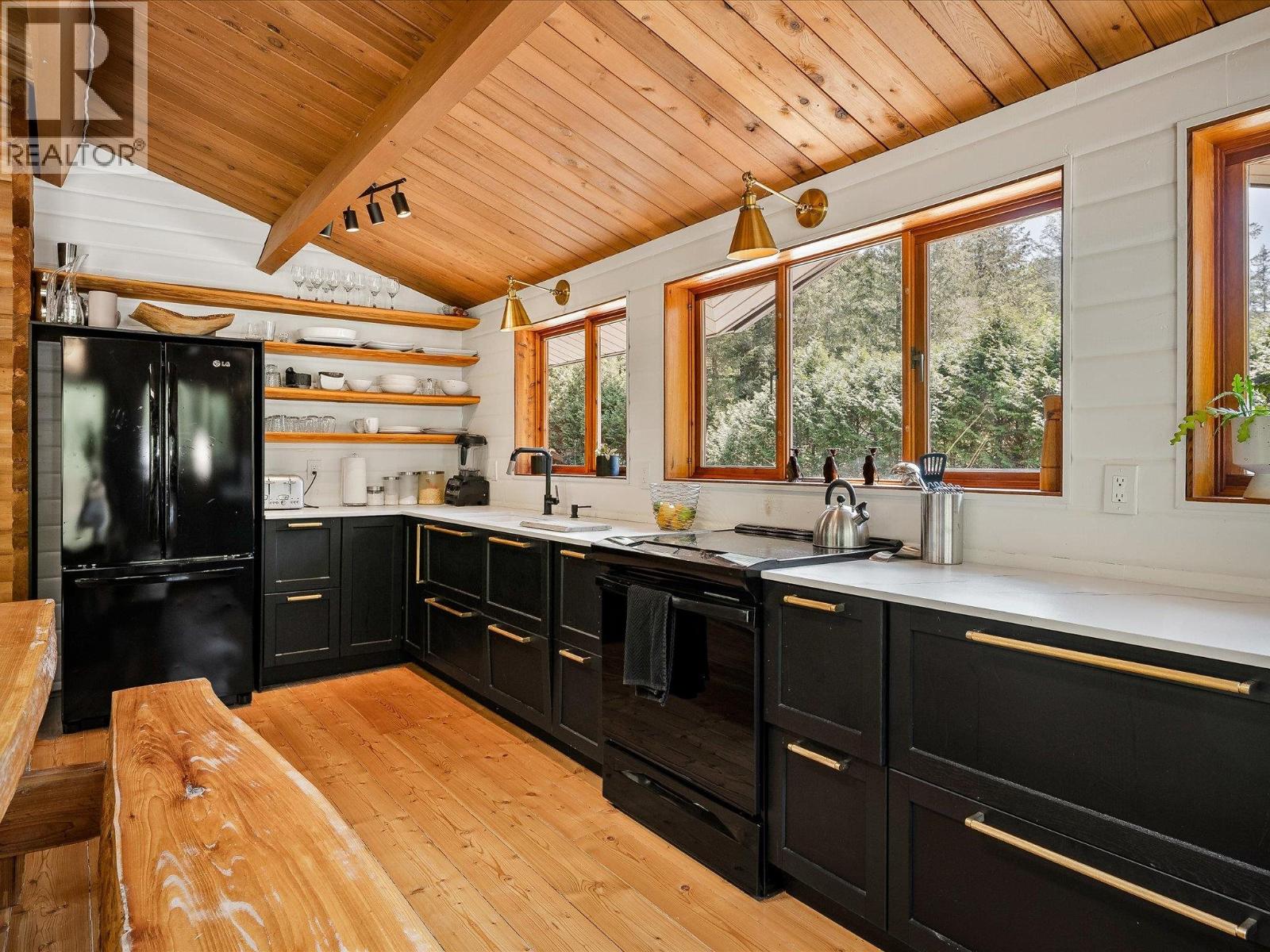 2040 MIDNIGHT WAY, Squamish